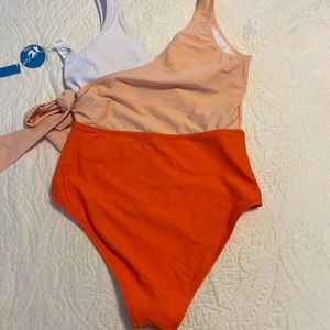 One piece new with tags cupshe swimsuit suit